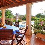 Ferienhaus Mallorca MA5208 - überdachte Terrasse mit Gartenmöbel