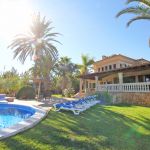 Ferienhaus Mallorca MA5680 Rasenfläche um den Pool