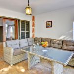 Ferienhaus Mallorca MA5950 Sitzecke auf der überdachten Terrasse