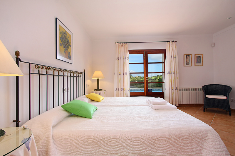 Ferienhaus Mallorca MA4680 - Schlafzimmer mit Doppelbett ...