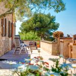 Finca Mallorca MA43236 Terrasse mit Gartenstühlen