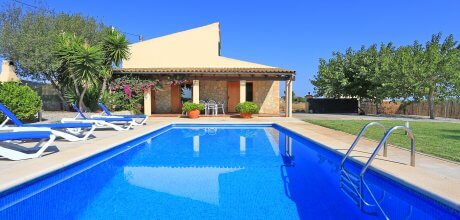 Mallorca Nordküste – Komfort Ferienhaus Picafort 4025 mit Pool, Grundstück 1.200qm, Wohnfläche 150qm, Strand 2km. Wechseltag flexibel – Mindestmietzeit 1 Woche.