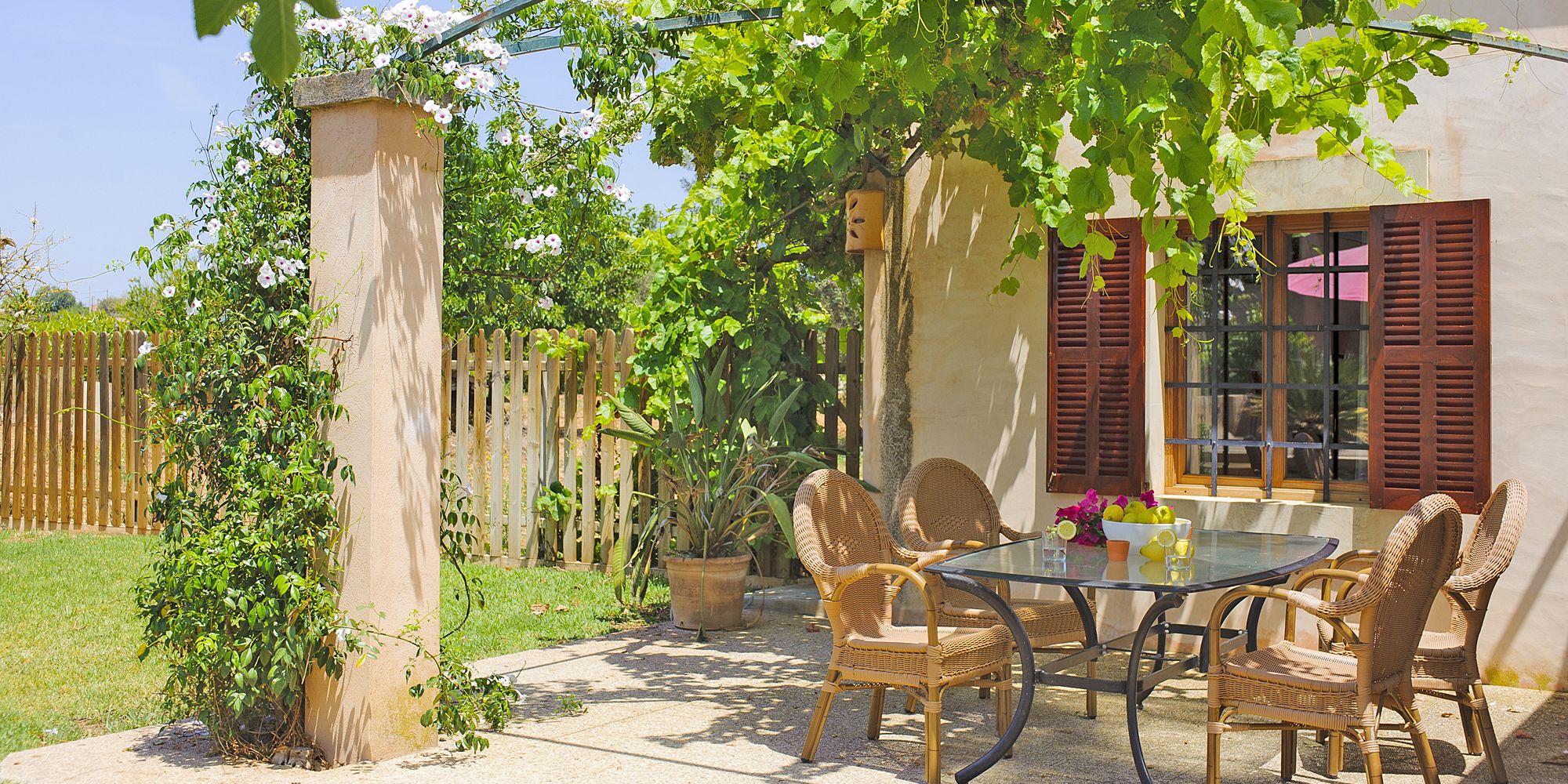 Finca Mallorca MA3960 Terrasse mit Gartenmöbel