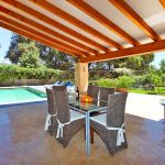 Luxus-Finca Mallorca MA3350 überdachte Terrasse mit Gartenmöbel