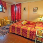 Ferienhaus Toskana TOH601 - Doppelbettzimmer mit Stühlen