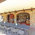 Ferienhaus Toskana TOH855 überdachte Terrasse mit grossem Esstisch