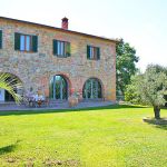Ferienhaus Toskana TOH510 Rasenfläche am Haus