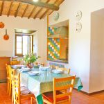 Ferienhaus Toskana TOH530 offene Küche mit Esstisch