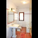 Ferienhaus Toskana TOH570 Badezimmer mit Wanne