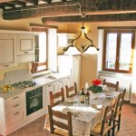 Ferienhaus Toskana TOH212 Küche mit Esstisch (2)