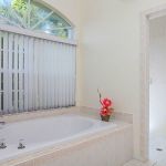 Ferienhaus Florida FVE42455 Badezimmer mit Wanne
