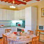 Ferienhaus Toskana TOH315 Küche mit Esstisch