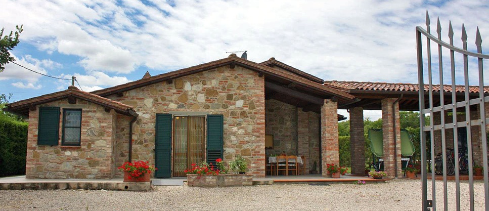 Toskana Ferienhaus TOH330 - Tor und Einfahrt zum Haus