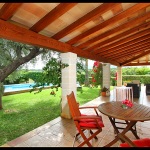 Ferienhaus Mallorca MA2040 - überdachte Terrasse mit Gartenmöbel