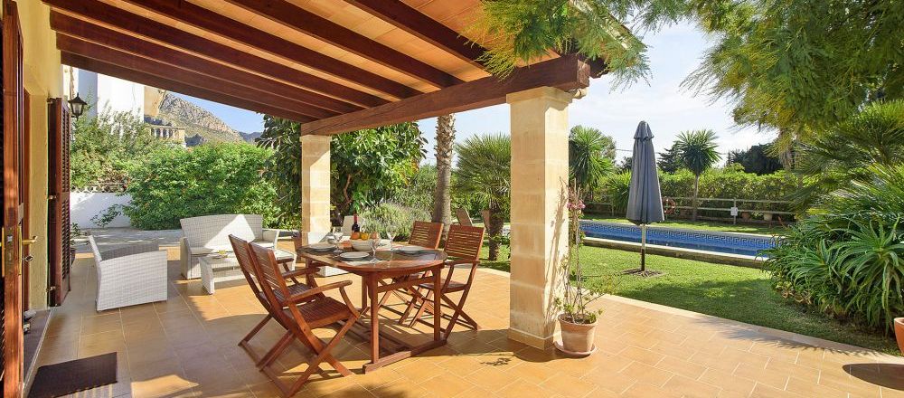 Ferienhaus Mallorca MA2050 überdachte Terrasse mit Gartenmöbel (2)