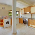 Villa-Algarve-ALS4602-Küche-mit-Zugang-zur-Terrasse