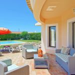 Villa-Algarve-ALS4602-Terrasse-mit-Gartenmöbel