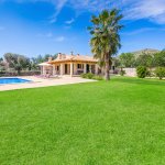 Ferienhaus-Mallorca-MA3612-Garten-mit-Rasenfläche