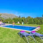 Deluxe-Ferienhaus-Mallorca-MA4309-Pool-mit-Rasenfläche