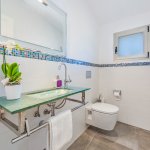 Deluxe-Ferienhaus-Mallorca-MA4309-WC-und-Waschtisch