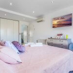 Deluxe-Ferienhaus-Mallorca-MA4309 Schlafzimmer-mit-Doppelbett