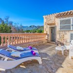 Deluxe-Ferienhaus-Mallorca-MA4309 Terrasse-mit-Gartenmöbel