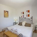 Ferienhaus Mallorca MA3054 Schlafraum mit Doppelbett