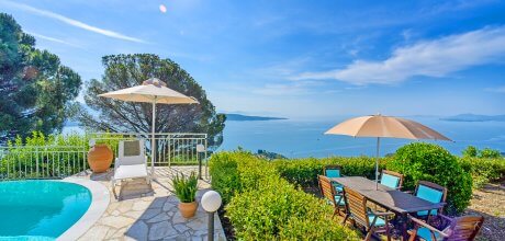 Villa Korfu Kouloura 3603 mit Pool und Meerblick für 6 Personen, Strand = 2,8 km. An- und Abreisetag Montag, Nebensaison flexibel auf Anfrage – Mindestmietzeit 1 Woche.