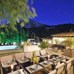 Luxus-Finca Mallorca MA6480 Terrasse mit Esstisch mit Abendbeleuchtung