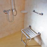 Ferienhaus Mallorca behindertengerecht MA5320 Dusche mit Stuhl