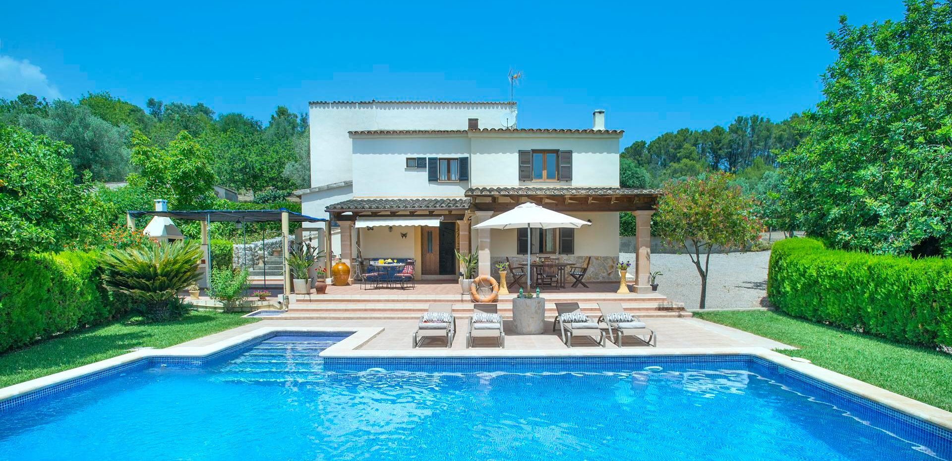 Ferienhaus Mallorca mit Pool für 4 Personen auf schönem Grundstück