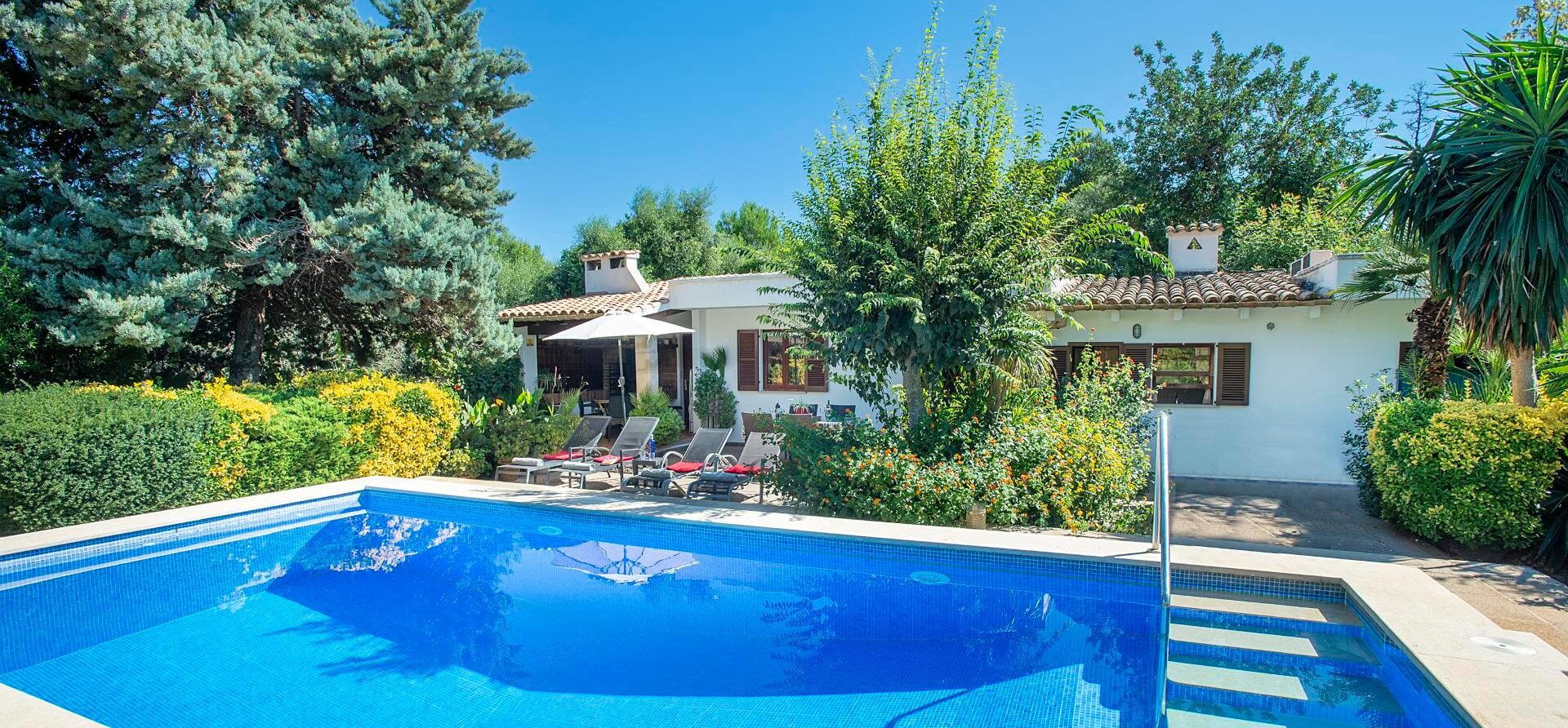 Ferienhaus Mallorca mit Pool für 4 Personen mieten.