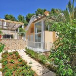 Ferienhaus Mallorca MA4340 Garten mit Buschen und Blumen