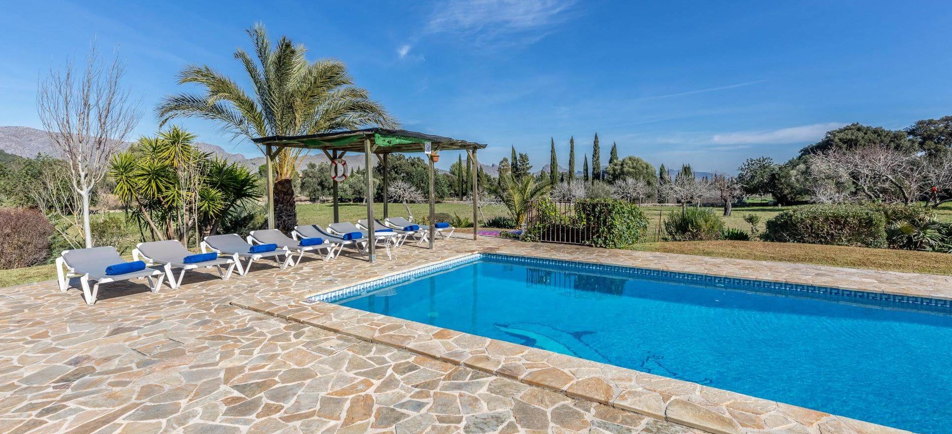 Ferienhaus Mallorca mit Pool und Ausblick.