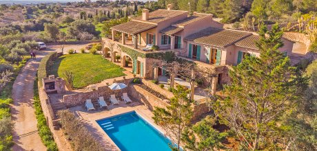 Mallorca Südostküste – Deluxe Villa S’Alqueria Blanca 4700 mit Pool + Weitblick, Grundstück 12.000qm, Wohnfläche 230qm. An- und Abreisetag flexibel auf Anfrage – Mindestmietzeit 1 Woche.