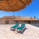 Luxus Ferienhaus Mallorca MA2301 Sonnenschirm und Liegen