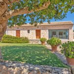 Luxus Ferienhaus Mallorca MA2301 schattenspendender Baum