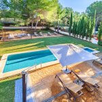 Villa Mallorca MA3317 Blick auf den Pool im Garten