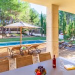 Villa Mallorca MA3317 Esstischb auf der überdachten Terrasse