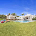 Villa Mallorca MA4840 mit Pool und Liegen im Garten