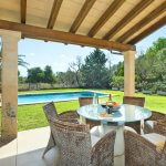 Ferienhaus Mallorca MA33756 Terrasse mit Blick in den Garten