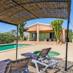 Ferienhaus Mallorca MA2316 überdachte Terrasse mit Liegen