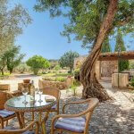 Finca Mallorca MA4313 Terrasse mit Gartenmöbeln