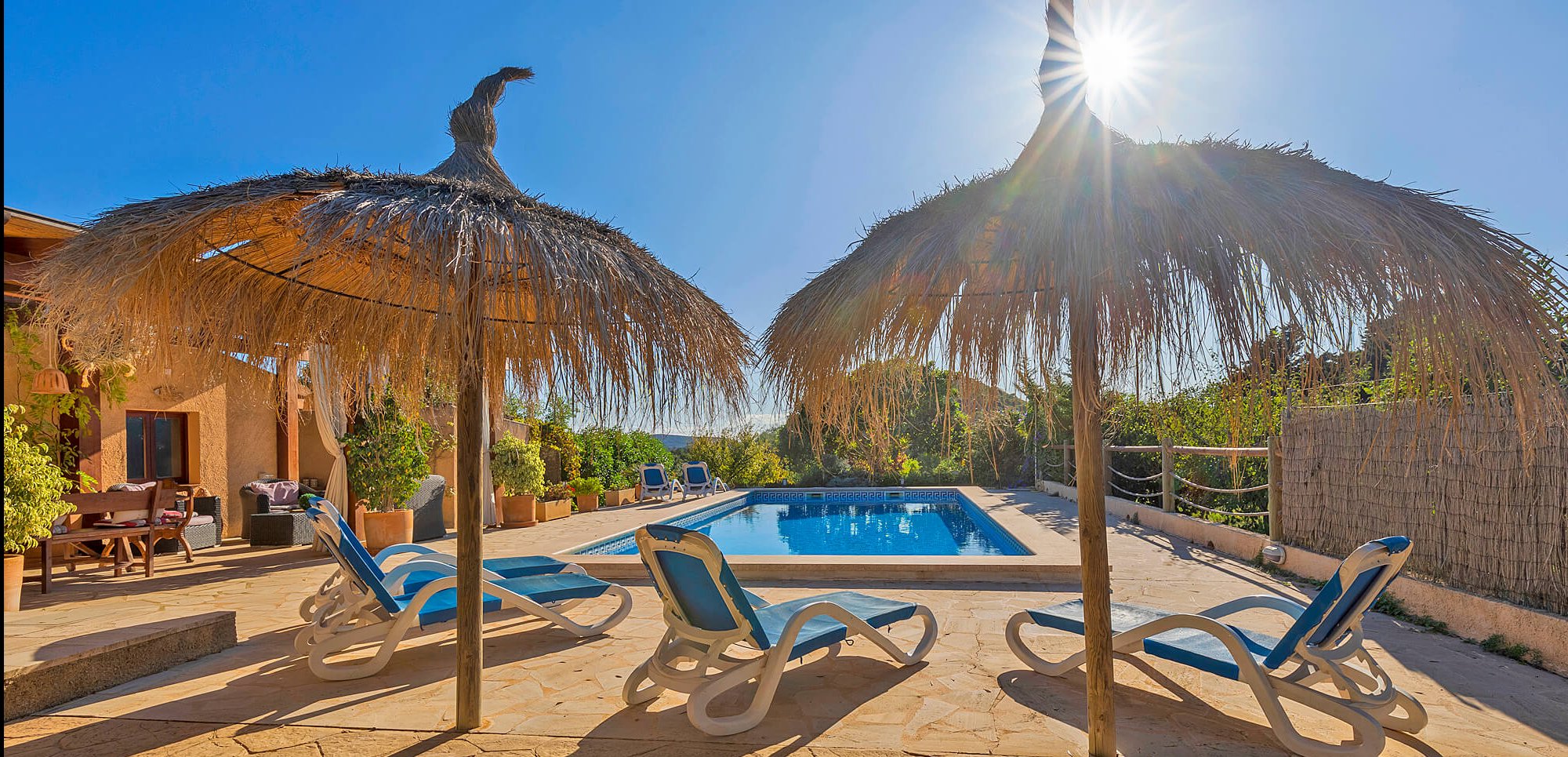 Ferienhaus Mallorca für 6 Personen mit Pool zu mieten.