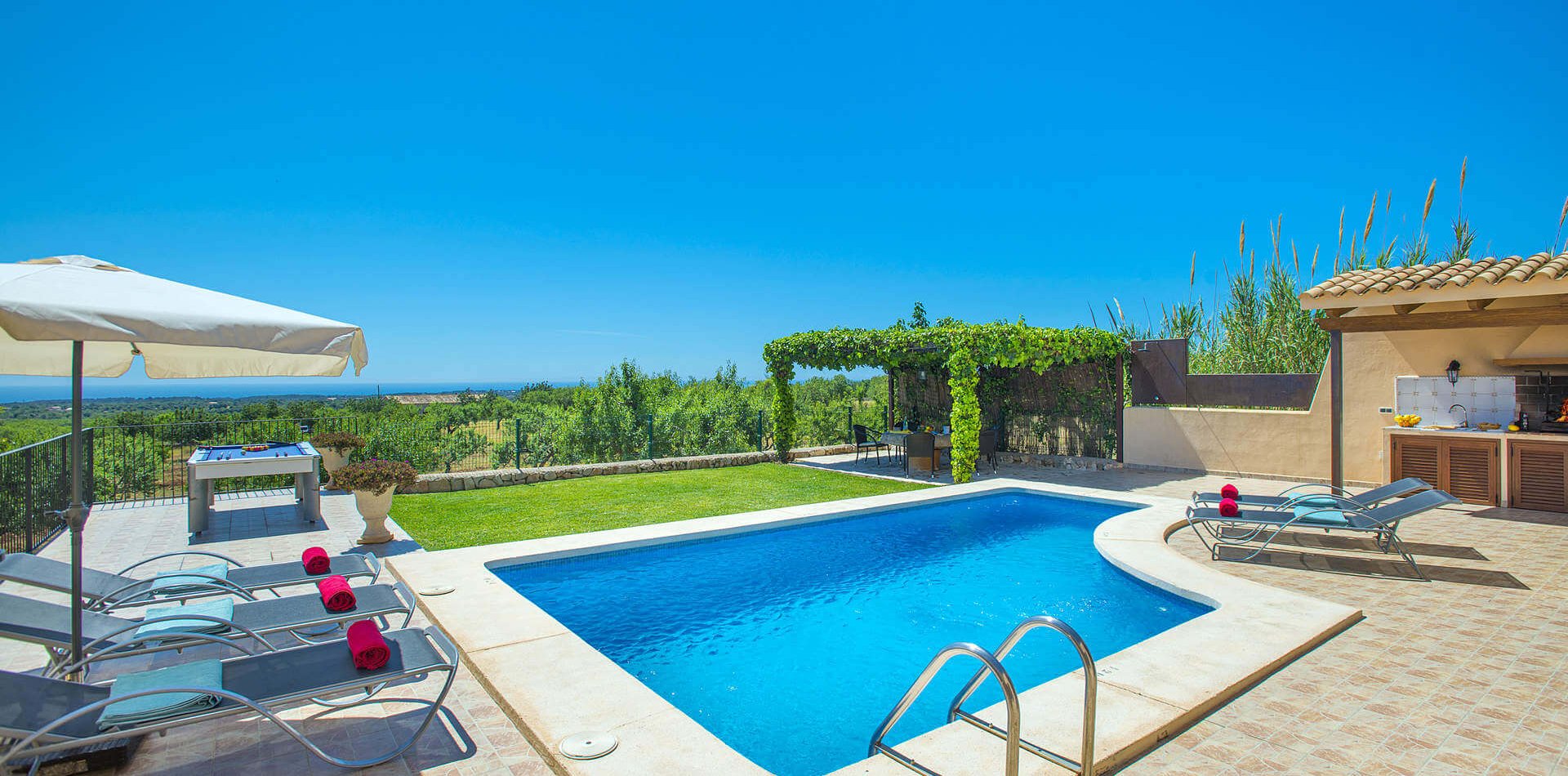 Ferienhaus Mallorca für 8 Personen mit Pool und schönem Ausblick