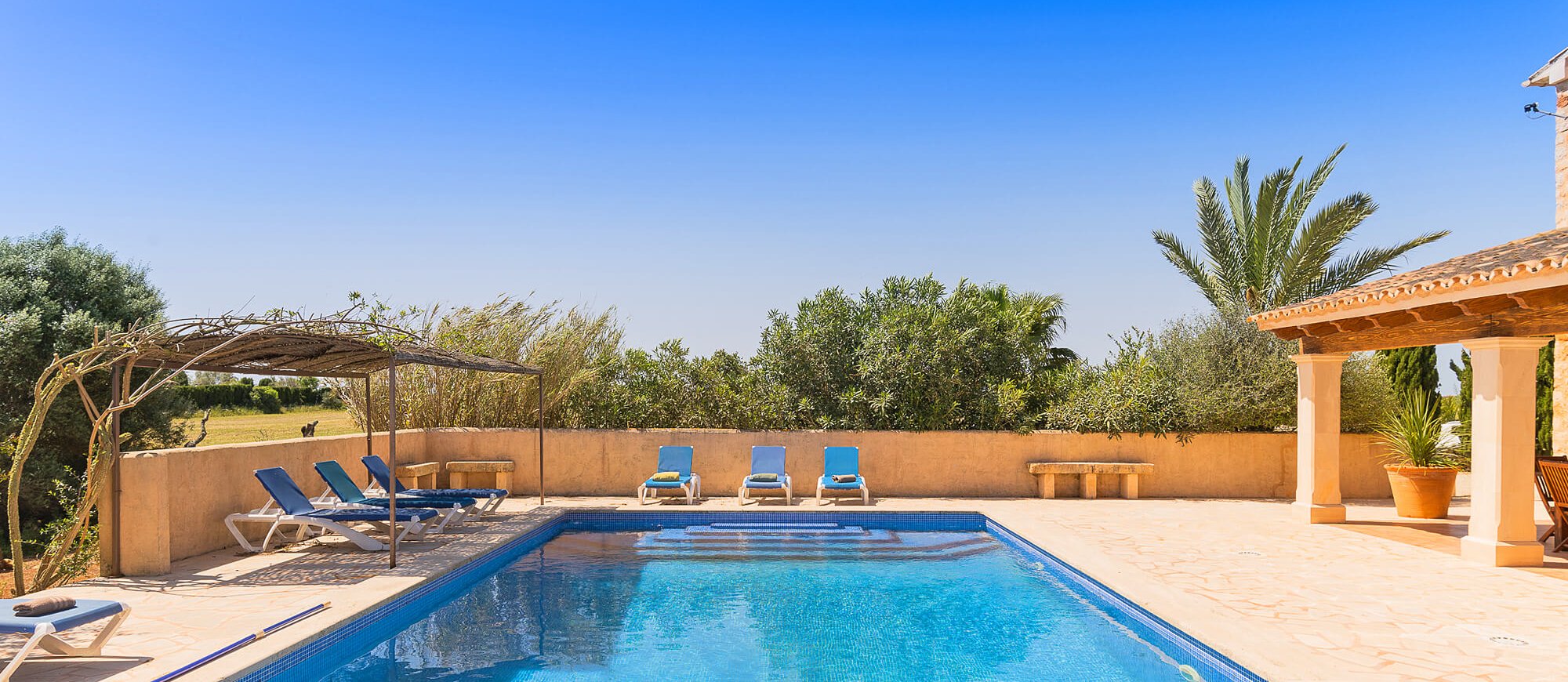 Ferienhaus Mallorca mit Pool für 8 Personen mieten.