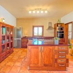 Finca Mallorca MA4809 offene Küche mit Block