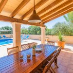 Finca Mallorca MA4809 überdachte Terrasse mit Tisch