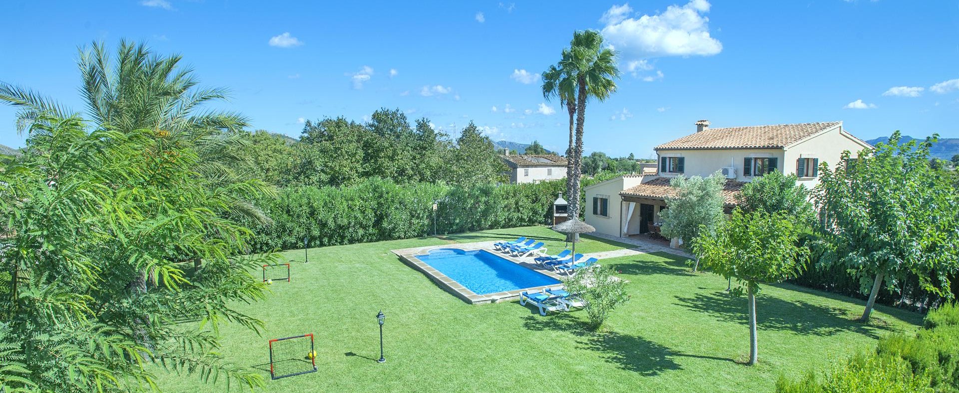 Ferienhaus Mallorca mit Pool für 8 Personen mit schönem Garten.